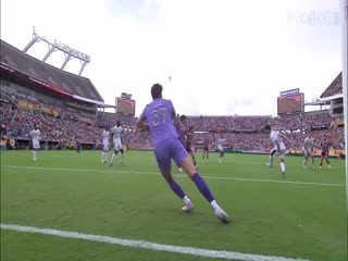 世俱杯四分之一决赛 弗卢米嫩塞VS利雅得新月 20250705海报