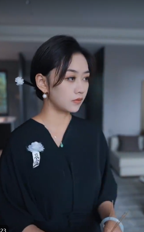 纯情苏老师休想逃海报