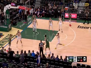 NBA常规赛 掘金VS雄鹿 20250228海报