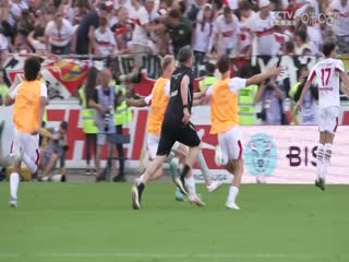 德甲联赛 荷尔斯泰因基尔VS弗赖堡 20250510海报