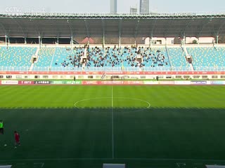 中甲联赛 青岛红狮VS大连鲲城 20250405海报