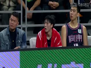 CBA常规赛第31轮 广东华南虎VS青岛国信水产20240116（明星机位-胡明轩）海报