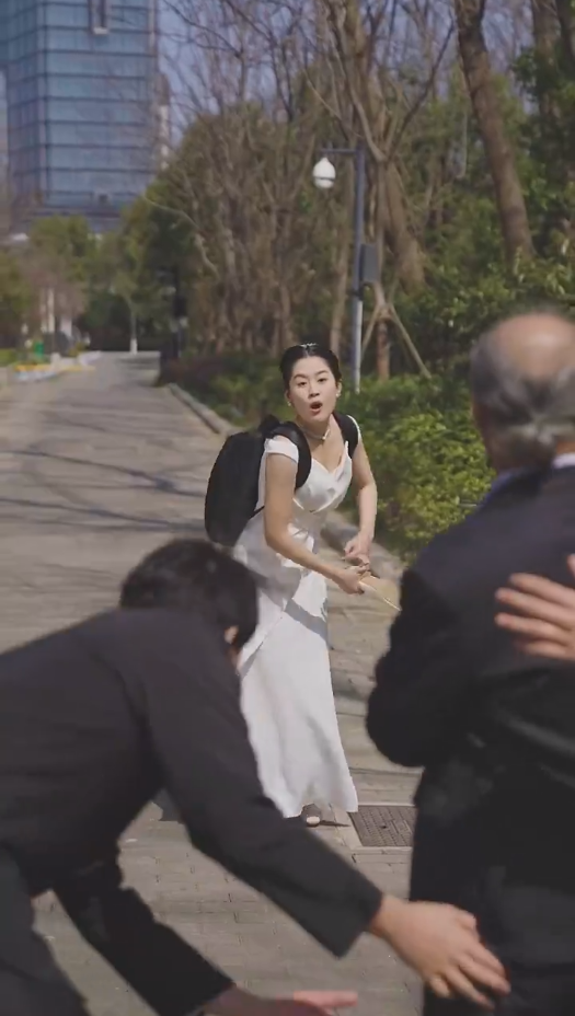 纪总看清楚我是你保镖海报