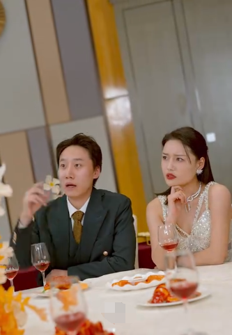 四位师姐你们正常点海报