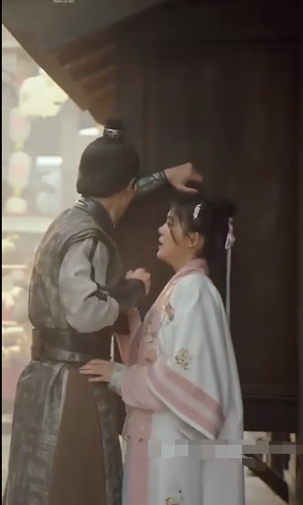 间谍夫妇今天又又又撞任务了海报