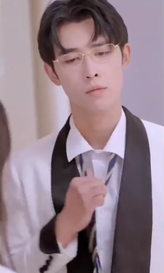 情深浅浅俩依依海报