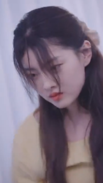 她似烟火绚烂海报