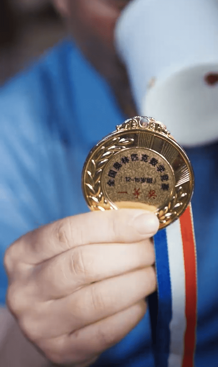 奶奶的废品车，载我进清华海报