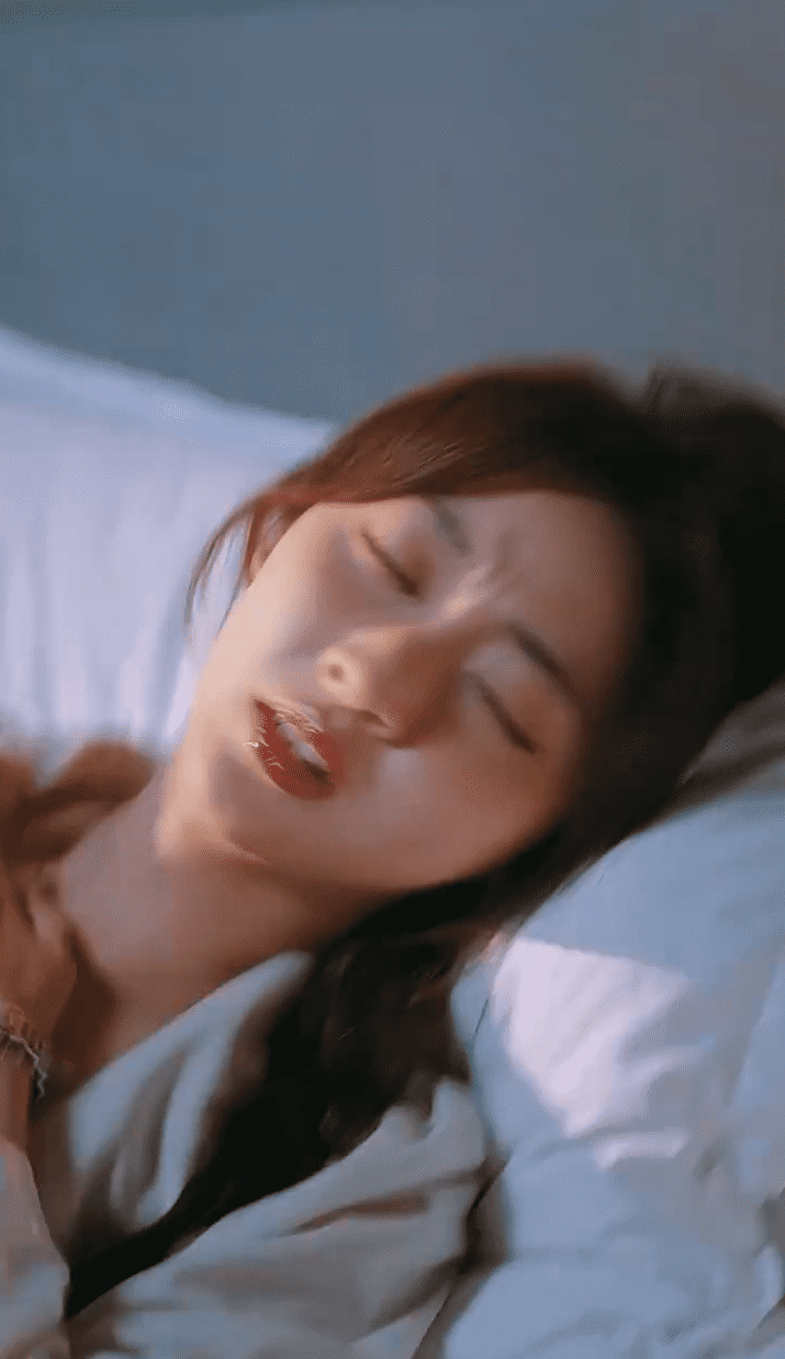 稚子牵父衣海报