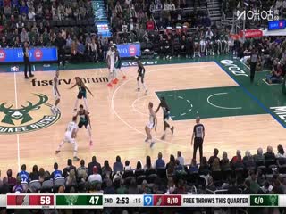 NBA常规赛 开拓者VS雄鹿 20251125海报