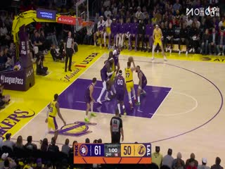NBA常规赛 太阳VS湖人 20251202海报